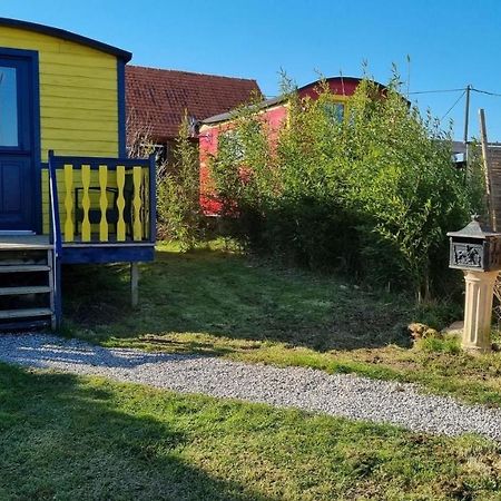 Vila Roulotte Et Jacuzzi De Rachel Au Domaine Du Reuze Winnezeele Exteriér fotografie