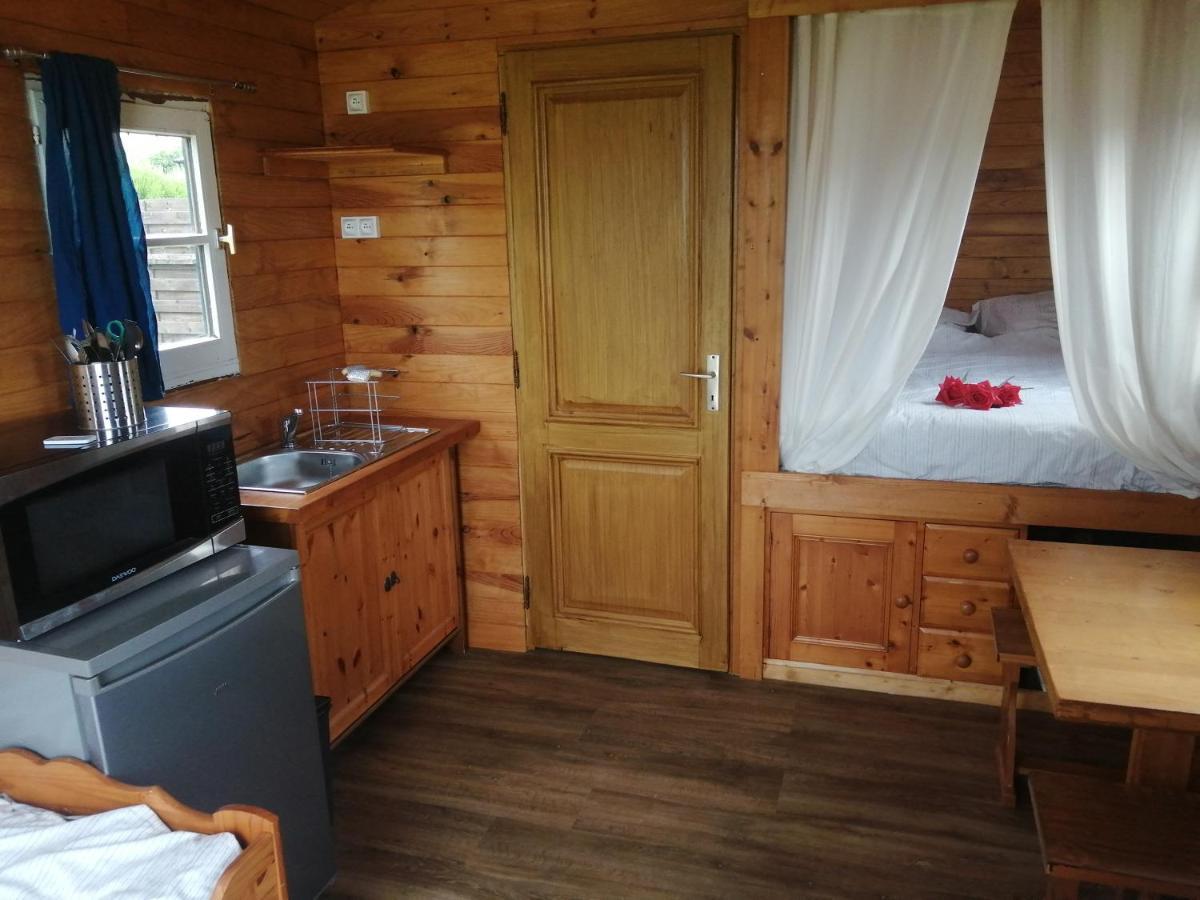 Vila Roulotte Et Jacuzzi De Rachel Au Domaine Du Reuze Winnezeele Exteriér fotografie