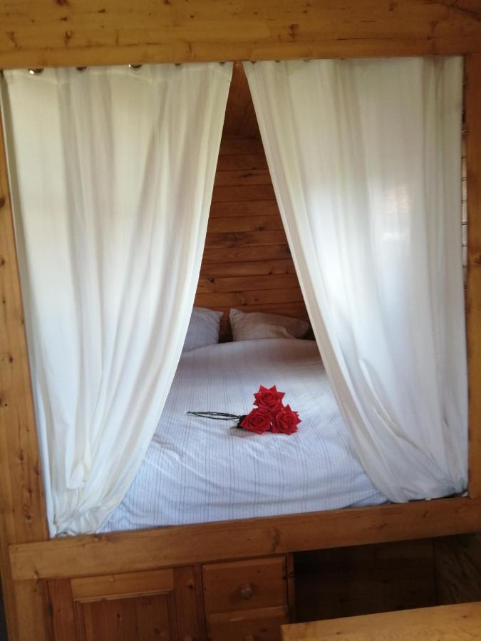 Vila Roulotte Et Jacuzzi De Rachel Au Domaine Du Reuze Winnezeele Exteriér fotografie