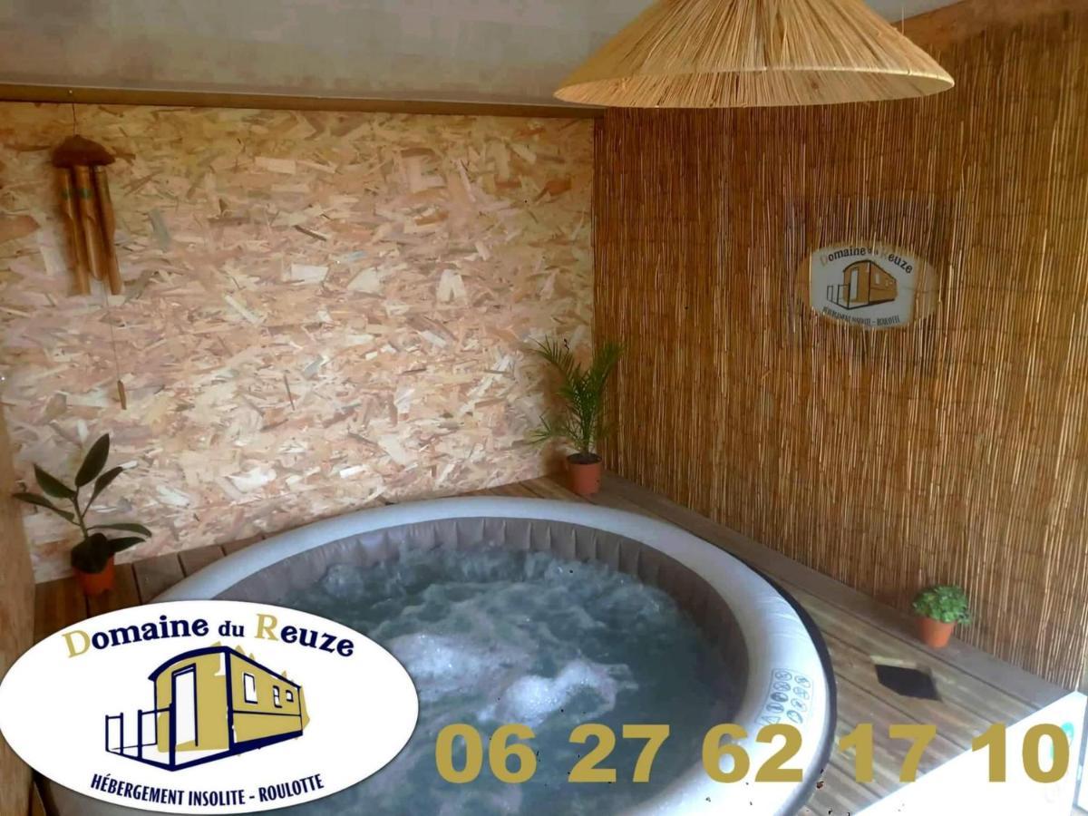 Vila Roulotte Et Jacuzzi De Rachel Au Domaine Du Reuze Winnezeele Exteriér fotografie